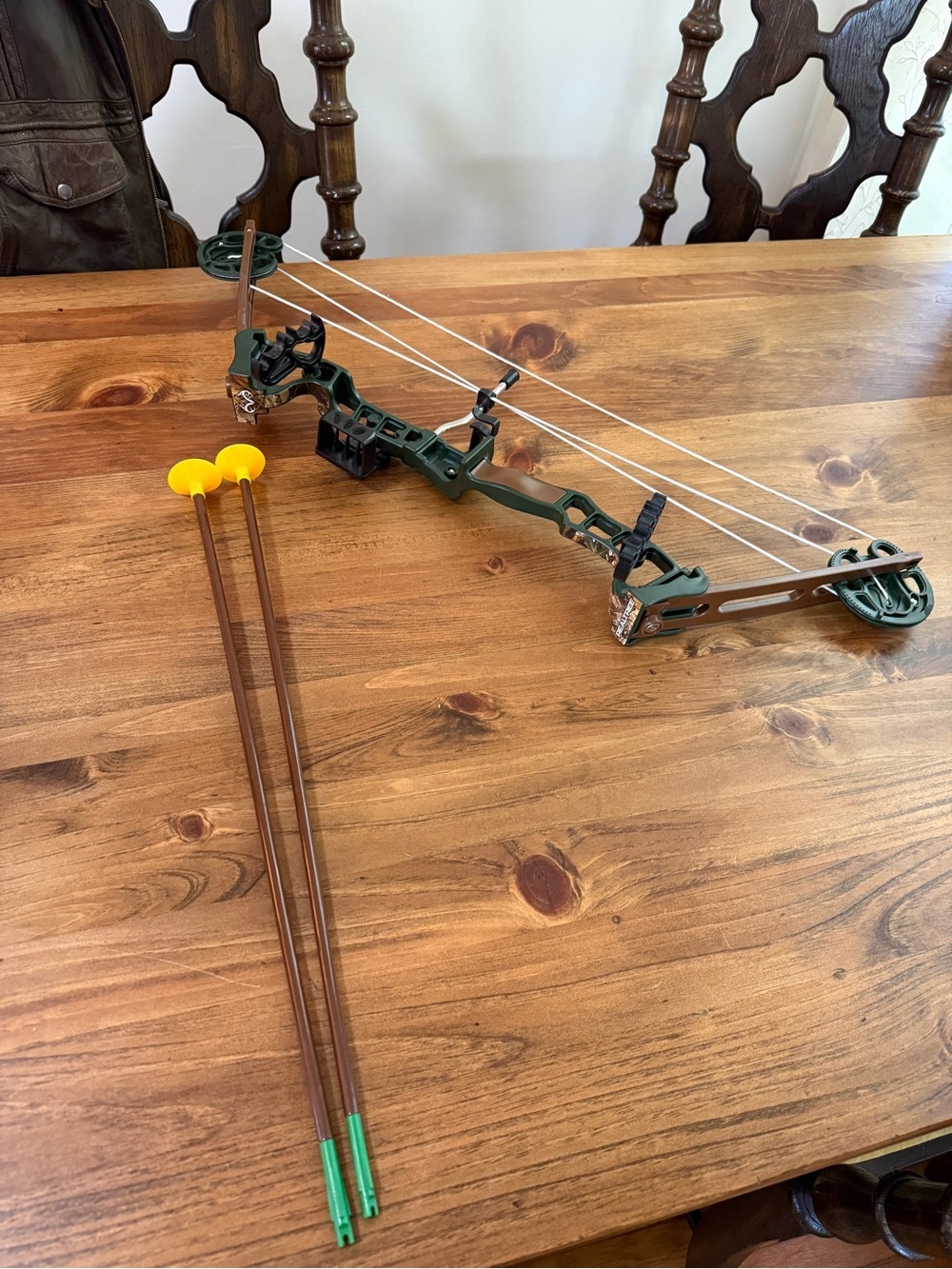 Realtree toy compound bow set with green and camouflage coloring